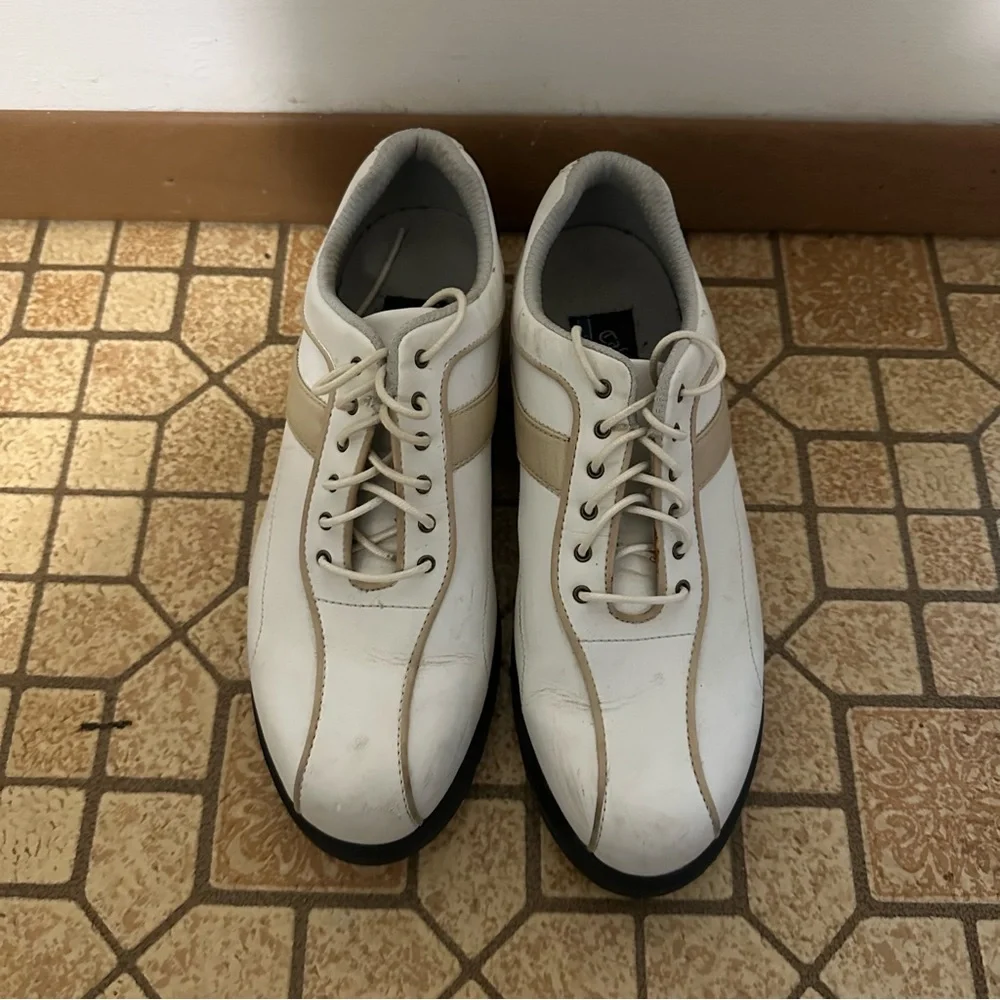 Callaway Golf V CG Sport Style W206-19 Soft Cleats Womens Size 6.5 (can fit a 7)